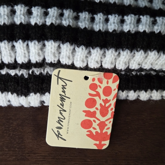 NWT Free People Movement Black White Stripe It Up Cool Down Beanie - Picture 6 of 7